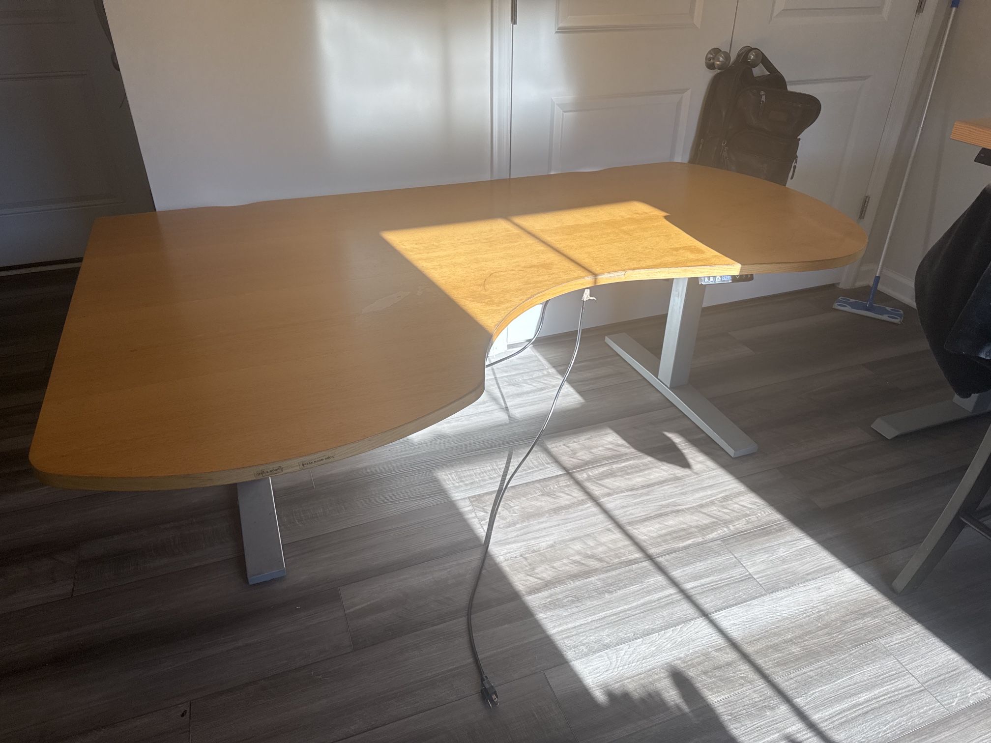 Motorized Sit/Stand Desk – LINAK B8 System (Made in Denmark)