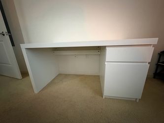 2 desks 100$ OBO