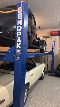 BendPak lift 9000 lb  4 post blue