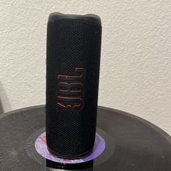 JBL Flip 6 portable Bluetooth speaker