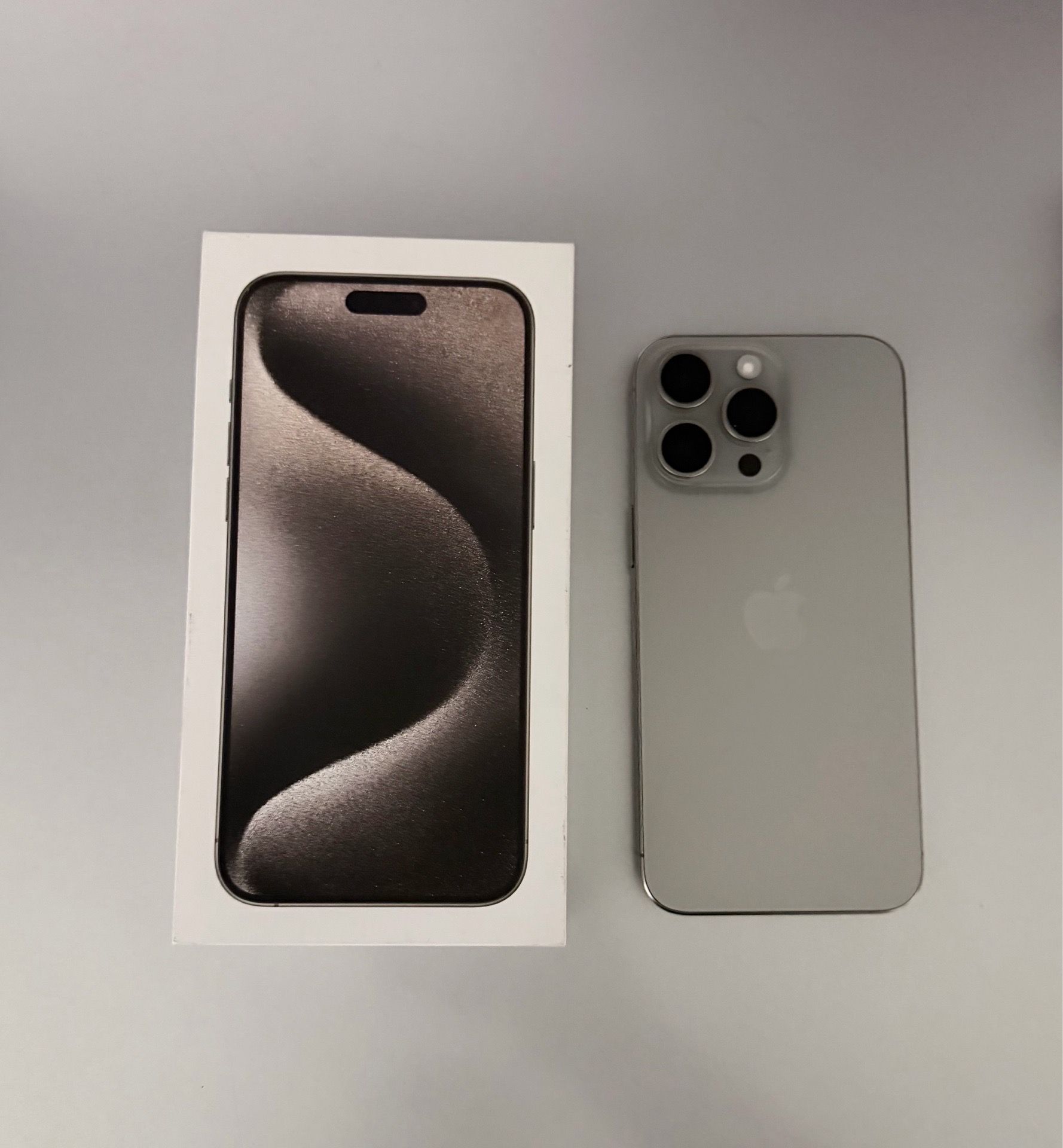 LIKE NEW!!! iPhone 15 Pro Max 256gb (unlocked)