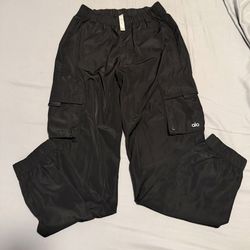 Alo yoga It Girl Cargo Pants 