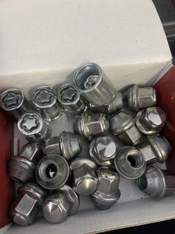 2016 Ford Mustang Factory Lug Nuts 