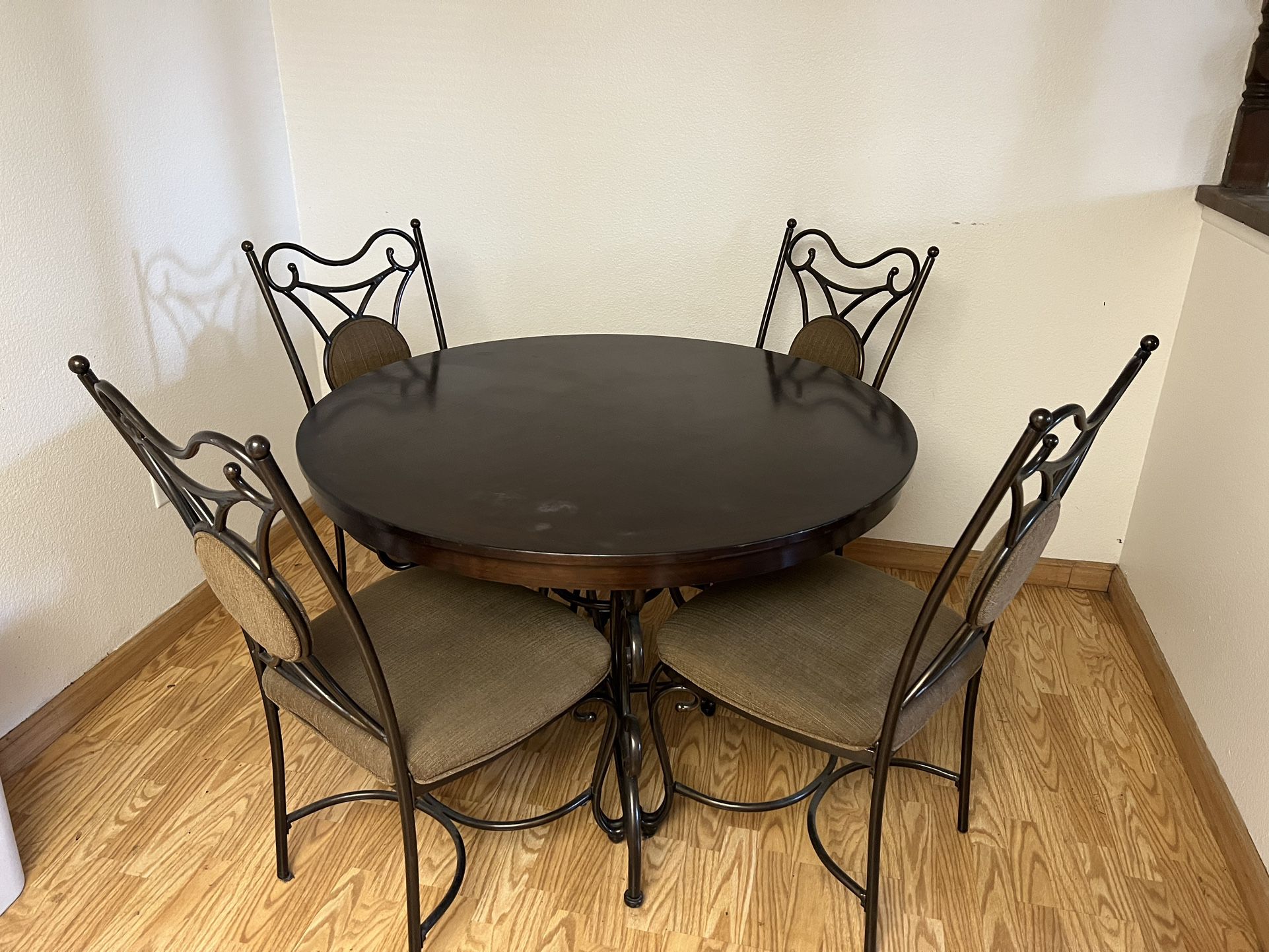 Round Kitchen Table And 4 Chair Set 
