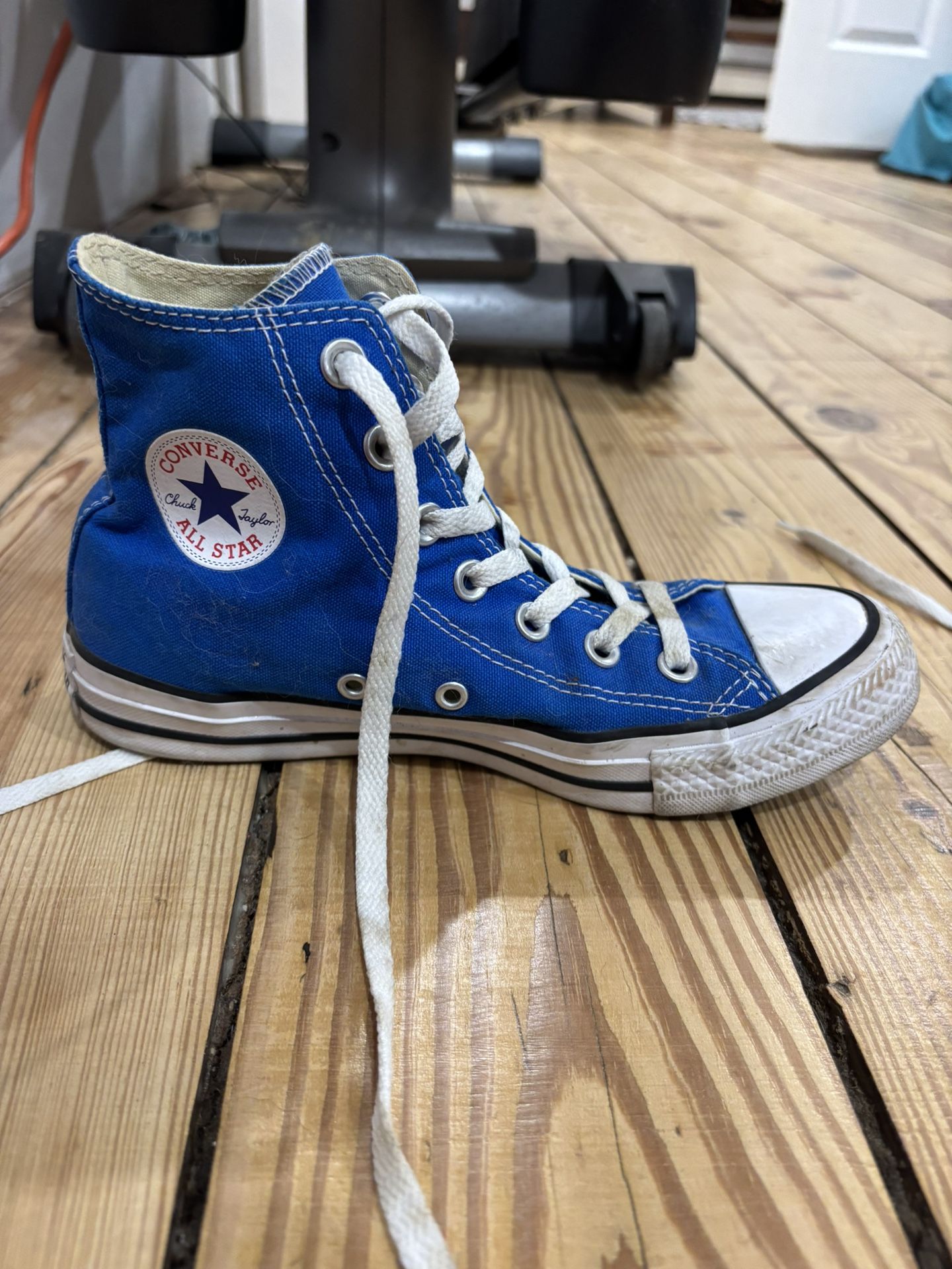 Women’s Converse Size 6 Men’s 4