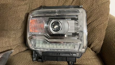 GMC Sierra Headlights Pair 2014-2019 – Chrome Projector – GMSR14.00 – $175 OBO