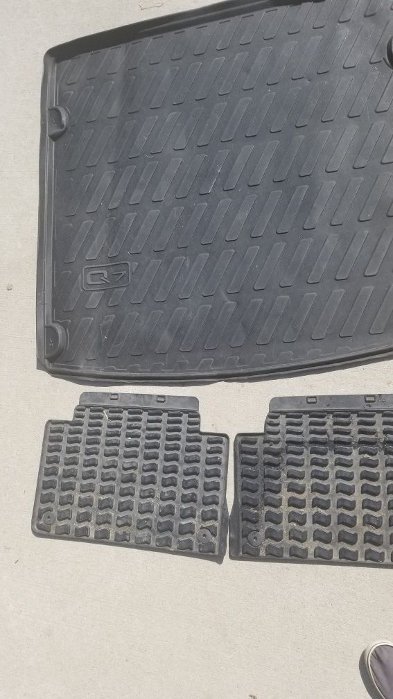 Audi Q7 rubber cargo mat and rubber floor mats