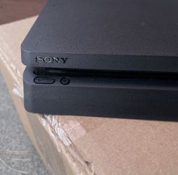 PS4 Slim