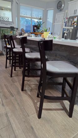 Stylish 4-set chairs