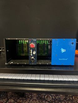 Neve  preamp 1073lb 500 series + Api lunchbox 6 slot