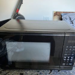 Like new microwave only used an Airbnb