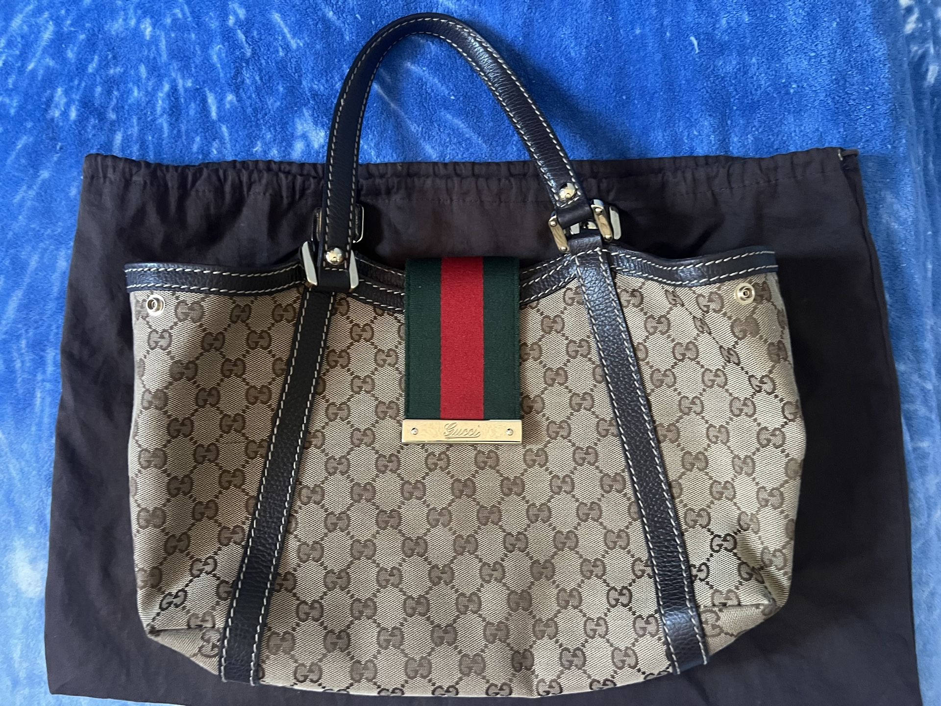 Gucci Medium Shoulder Bag