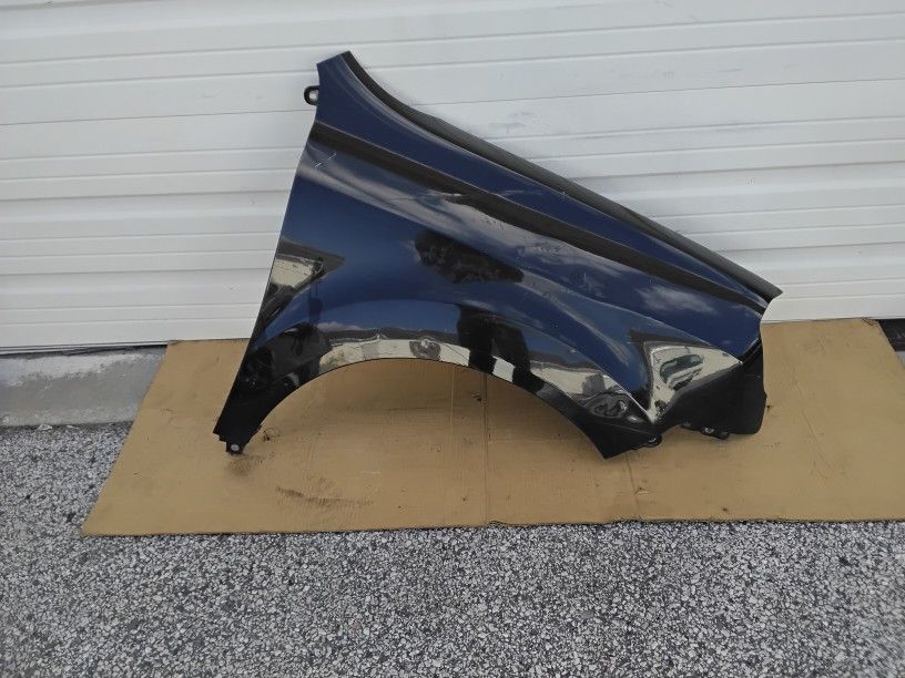 Nice Black 2005 To 2007 Ford Five Hundred Right Passenger Front Fender OEM Like New.