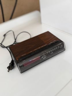 Emerson Red5520A Vintage AM/FM Digital Radio