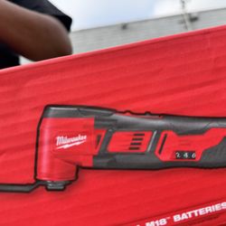 Milwaukee 18V Lithium-Ion Cordless Oscillating Multi-Tool (Tool-Only)