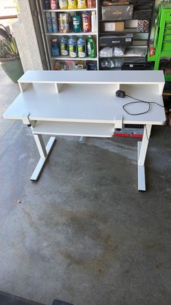 Adjustablez desk