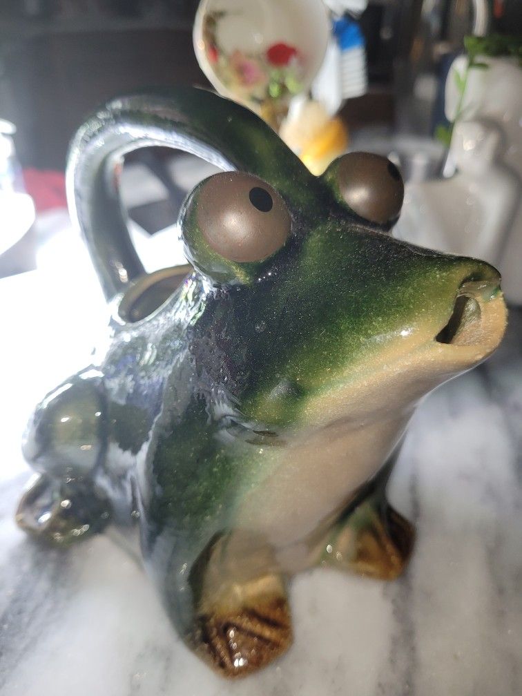 New Ceramic Frog Pitcher Tea Pot Planter