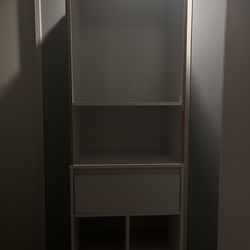 White shelves/closet organizer