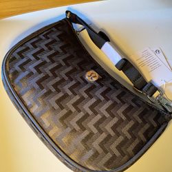 NWT  lululemon CITY ESSENTIALS SMALL SHOULDER BAG 3L BLACK Silver 3L   3 Available  