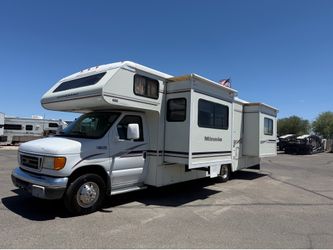 2005 Ford E-450 Winnebago Minnie