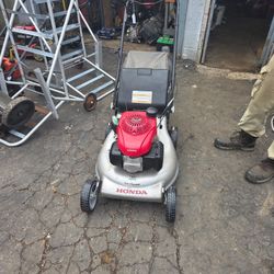 Honda Self Propelled  Lawn  Mower 