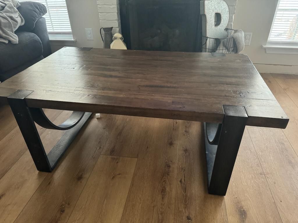 Coffee Table And Side Table 