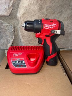Milwaukee M12 12V Subcompact Brushless Cordless 3/8 in. Drill Driver + 2AH Battery & Charger