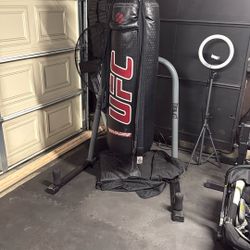 UFC Punching Bag With Everlast Heavy Stand 