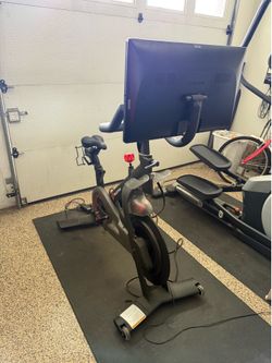 Slightly used peloton on SALE