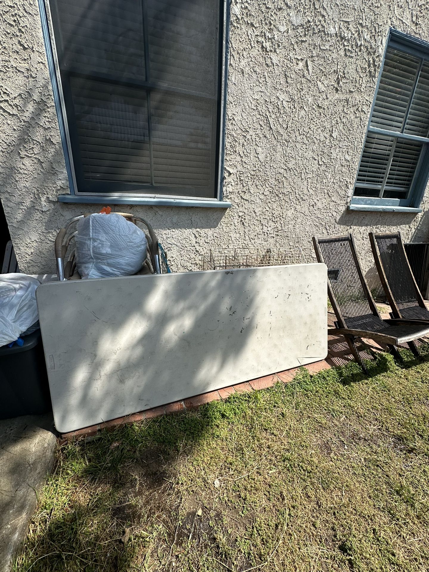 LIFETIME BRAND FOLDING PLASTIC UTILITY TABLE 