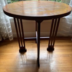 🪵 Vintage 30” Round Accent Table – Mission Style Base