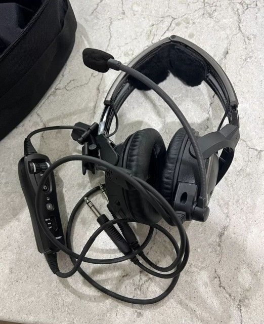 Bose A20 Aviation Headset – Dual Plug, Bluetooth – Excellent Condition