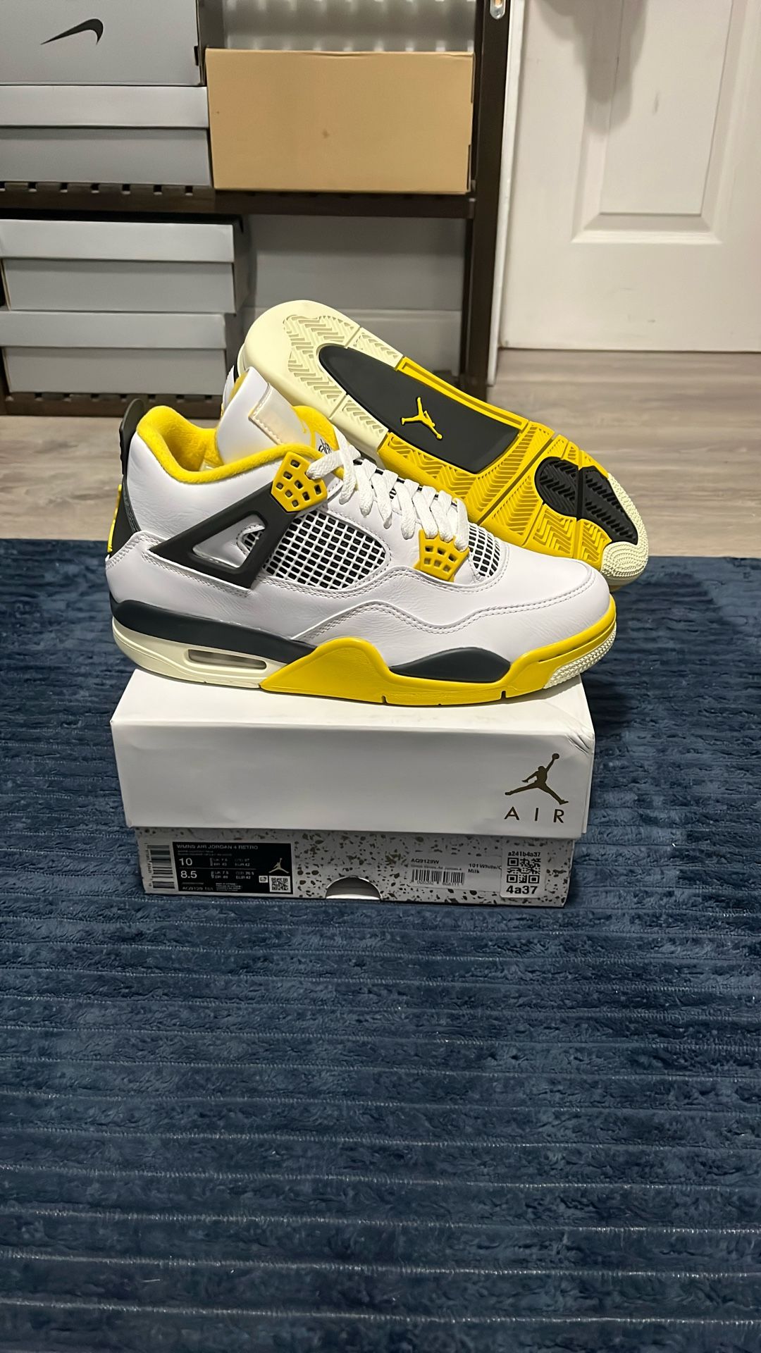 Jordan 4 Retro Vivid Sulfur New Never Worn Nike