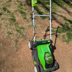 Greenworks 17-inch 40V Cordless Lawn Mower FOR PARTS/NON-WORKING/NO BAG OR BATTERY INCLUDED 