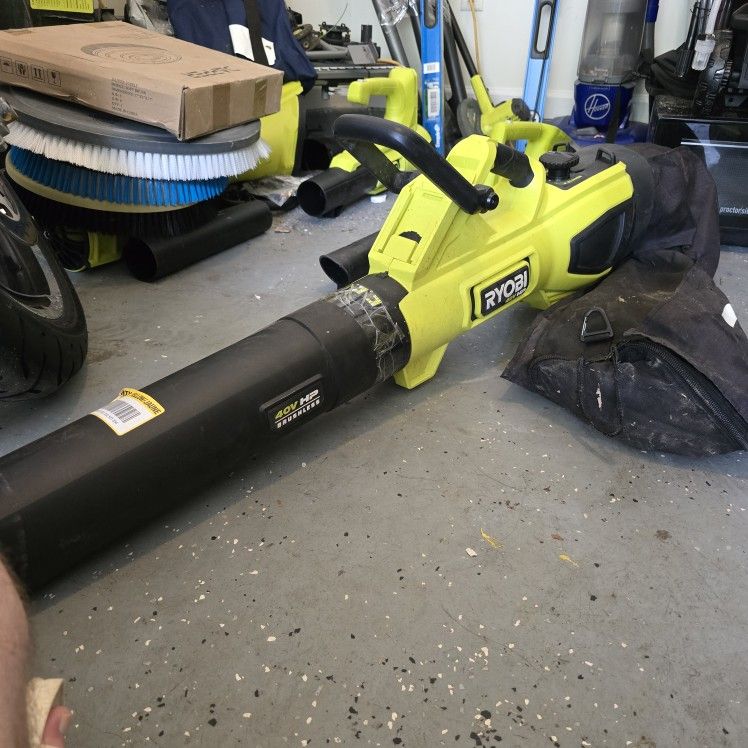 RYOBI
40V HP Brushless 100 MPH 600 CFM Cordless Leaf Blower/Mulcher/Vacuum (Tool Only)
