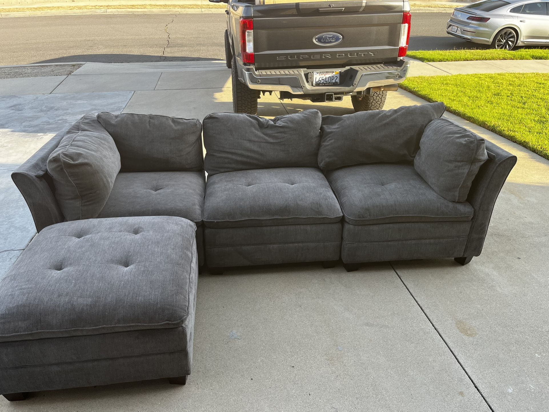 Sectional Couch With Ottoman