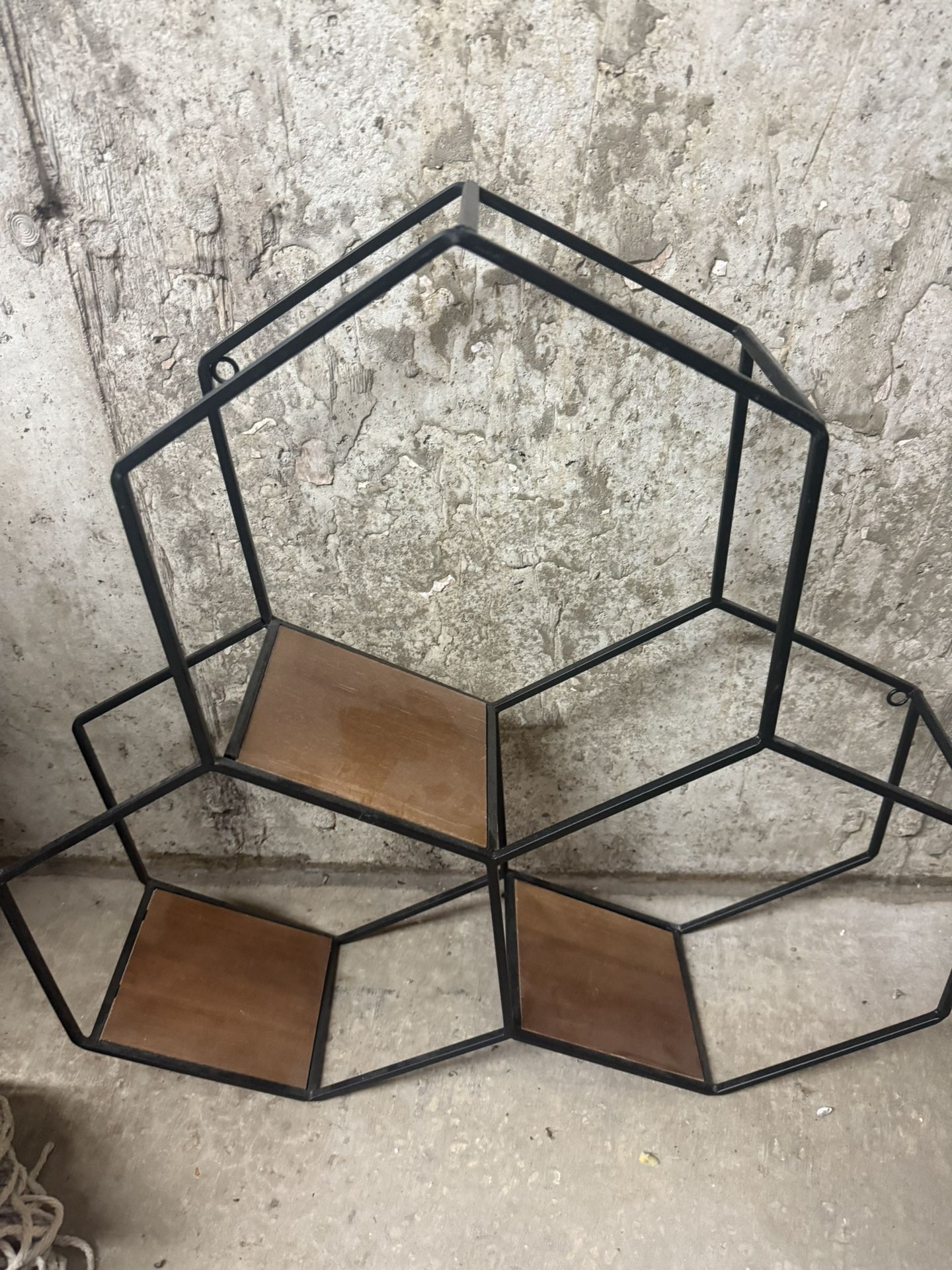 Honeycomb shelf