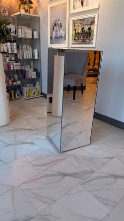 Mirror stand