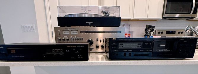 Stereo Equipment Lot – Receiver, Turntable, Cassette Deck & CD Player