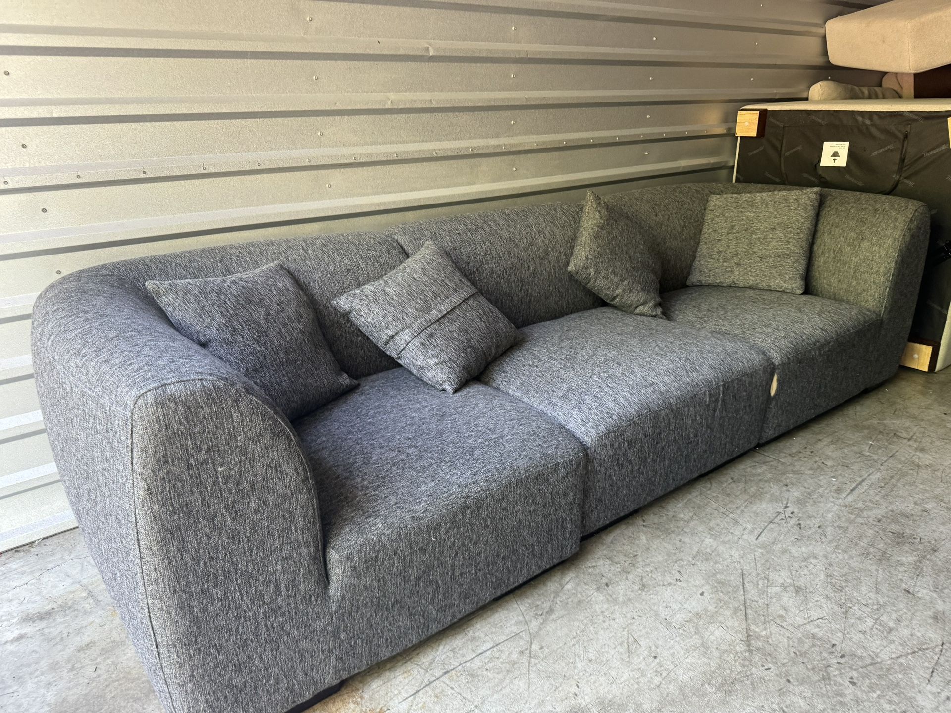 Sectional Couch Sofa (Free Delivery) for Sale in Kirkland, WA OfferUp