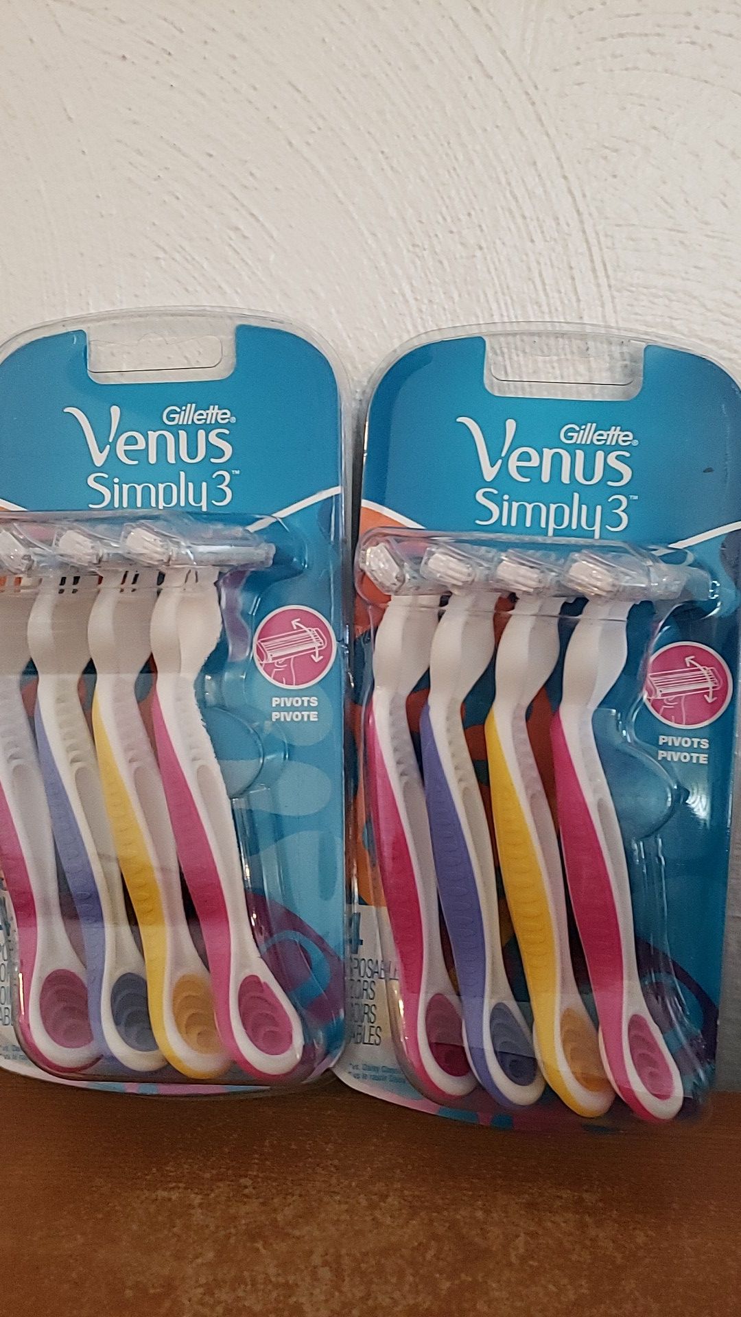 2 packs of gillette venus razors