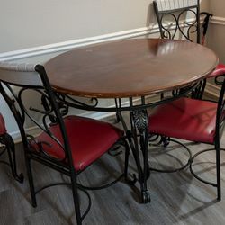 Gorgeous Patio/Dining Table With Four Chairs