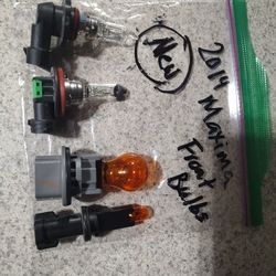 2014 Nissan Maxima Set Of Front Headlight Bulbs