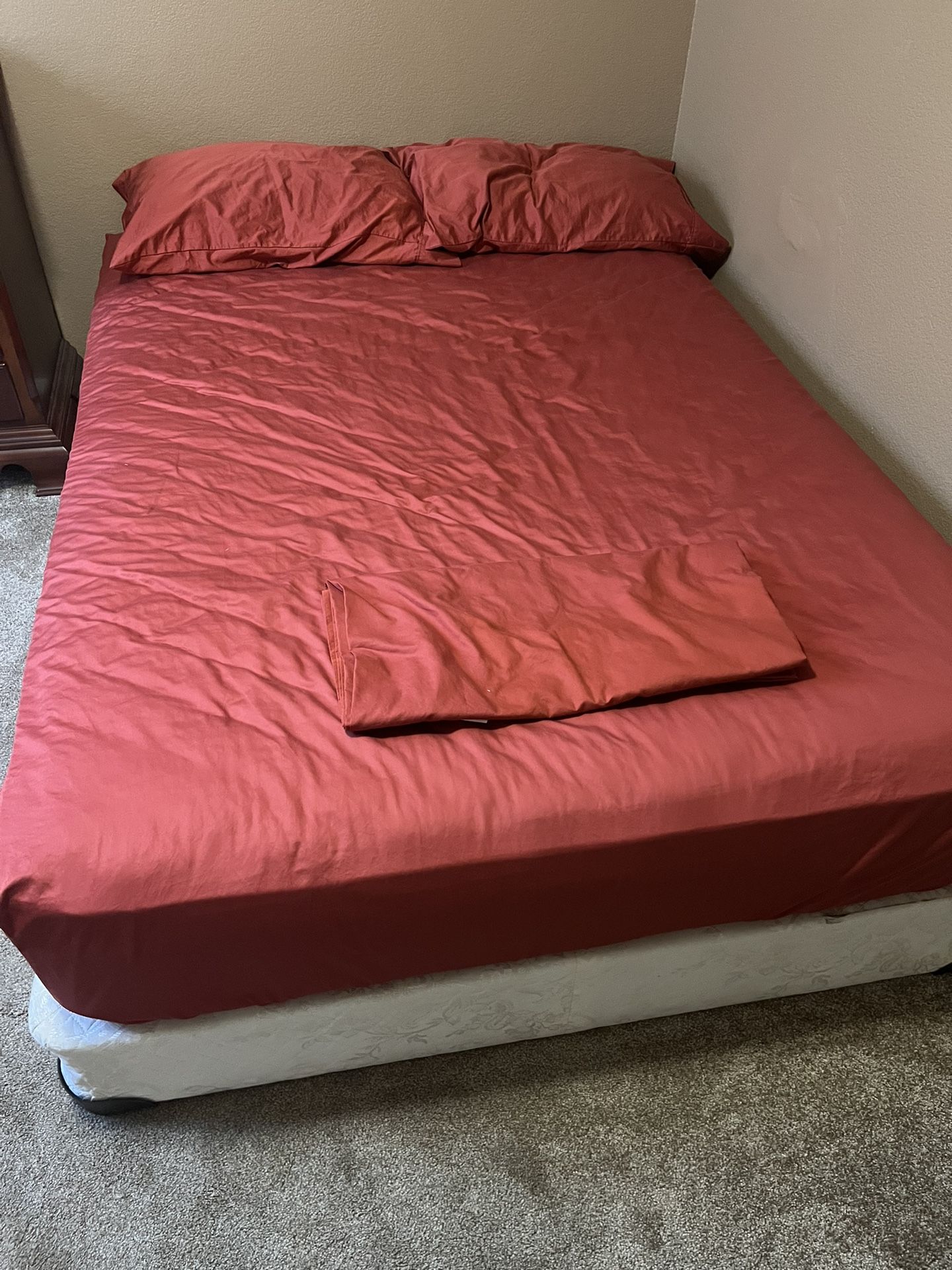 Full Size Mattress & Box Spring W/sheet set