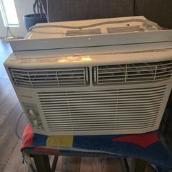 8000 Btu Ac Window Unit Works Great Blows Cold 