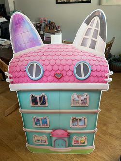Gabby’s dollhouse stand up Poster board