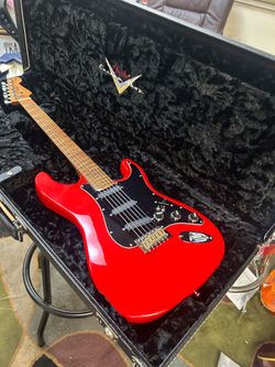 Fender Totally Rad Red Stratocaster w/ Case AMAZING !! Read !!