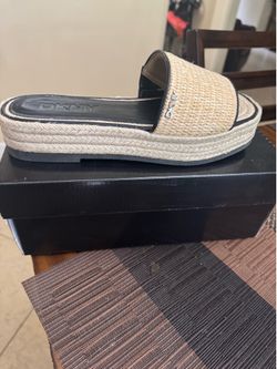 DkNY women sandals size 9