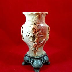 BEAUTIFUL VINTAGE NATURAL SOP STONE CARVED VASE WITH STAND  IN EXCELLENT CONDITION 