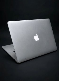 Apple MacBook Pro 15" i7 16,GB RAM 500 GB SSD